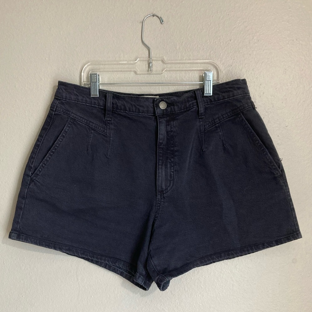 Universal Thread Women’s Black High Rise Midi Shorts 12/31